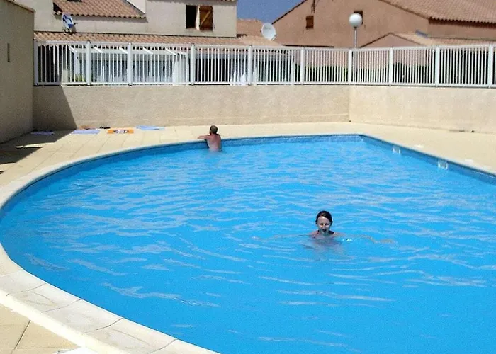 In With Swimming Pool Hébergement de vacances *